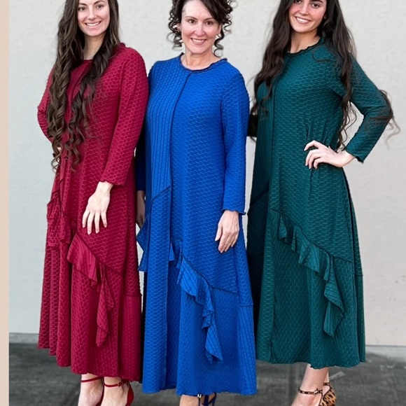 Tabitha Dress 🖤 - Picture 3 of 3